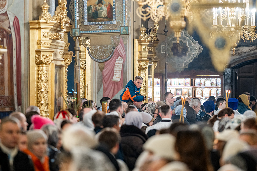 Божественная литургия в Троицком кафедральном соборе Подольска в праздник Рождества Христова